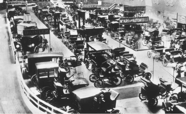 The November 1900 first U.S. auto show in New Yok City.