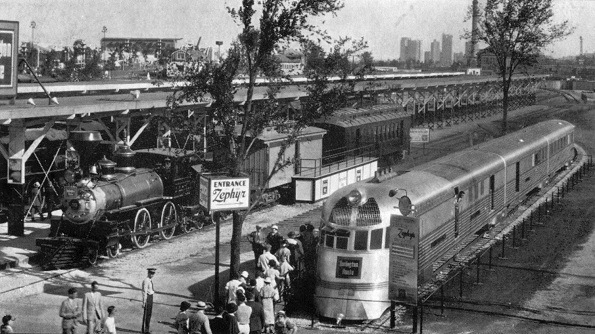 Chicago World's Fair visitors in line to see the Burlington Zephyr.