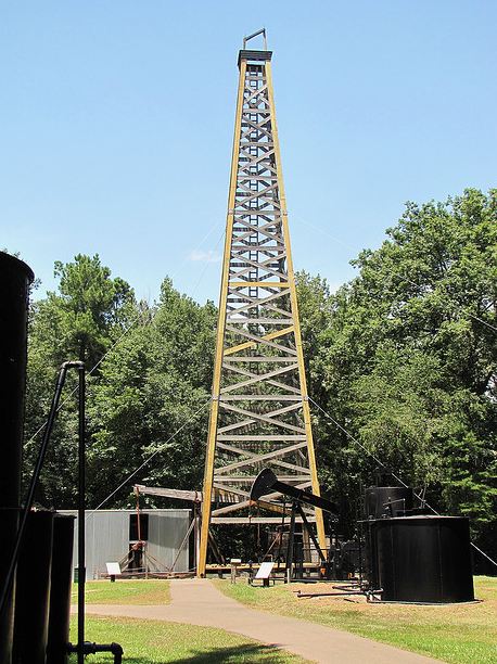 Surrounded by 20 acres of woodlands, the Arkansas Museum of Natural Resources, seven miles north of El Dorado, the equally historic Smackover oilfield museum exhibits the state's petroleum history.