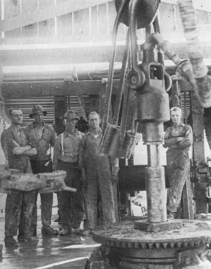 A 1917 rotary rig in the Coalinga, California, oilfield. 