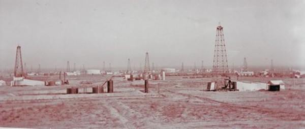 Oil derricks in West Texas Big Lake oilfield in 1926.