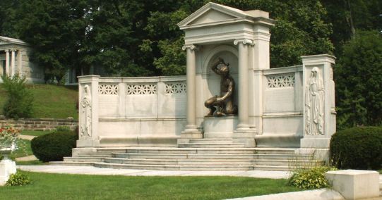 Grave of Edwin Drake with bronze statue in Titusville, Pennsylvania. 