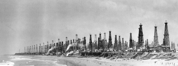 The Huntington Beach oilfield, circa 1926. Although still a productive oilfiled, less drilling by the early 1950s led to dismantling of derricks within the city and along the coast. Photo courtesy Orange County Archives.
