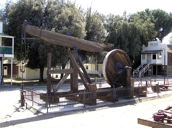"You can see the sucker rods on the left side of this pump jack, which sits in front of the Fellows Hotel exhibit at the Kern County Museum," notes the San Joaquin Valley Geology website about this oil pumping exhibit at the Bakersfield, California, museum.