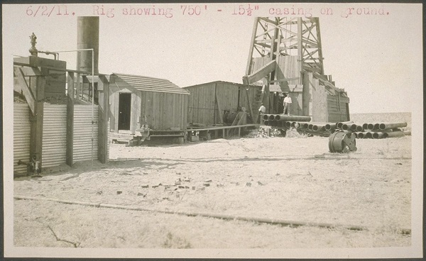 Circa 1914 cable-tool rig from the California Online Archives.