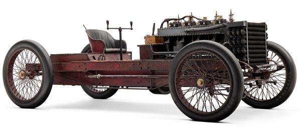 Ford No. 999 used an 18.8 liter inline four-cylinder engine