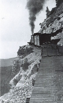 A train carrying Ute oil shale on a mountainside.