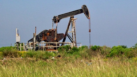 A Lufkin counter-balanced oil pump west of Beaumont, Texas, in 2002.