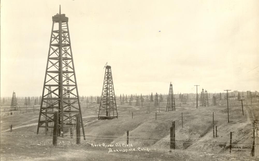 A field of wooden derricks in California's Kern River Oilfield, circa 1910.s i